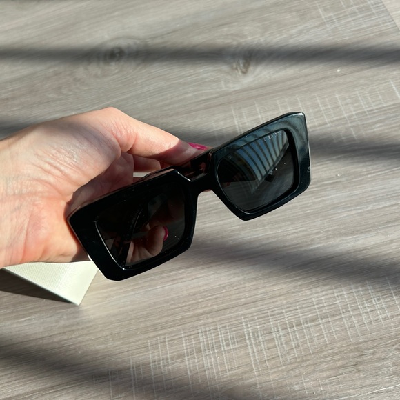 Prada Women's Black and Pink Sunglasses - Picture 4 of 5